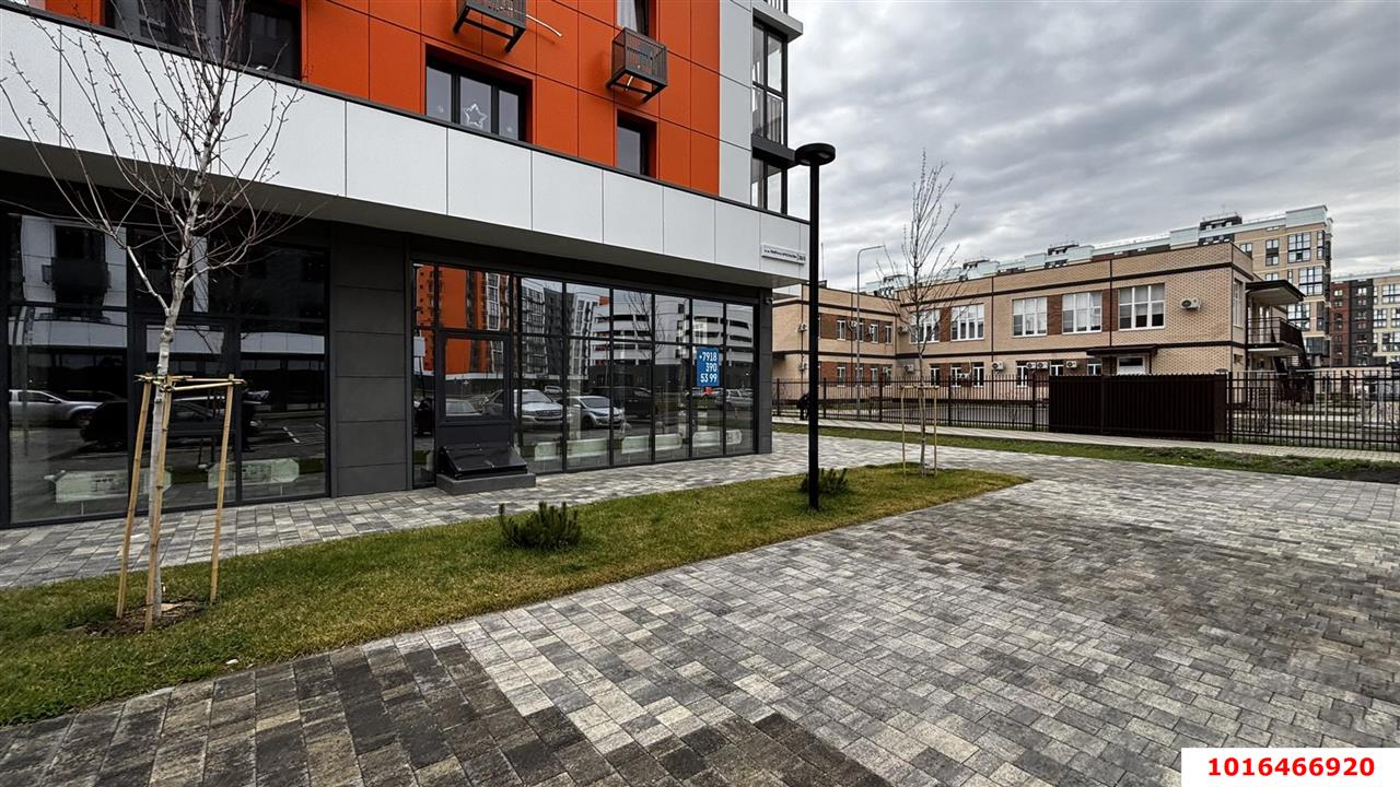 Фото №7: Торговое помещение 67&nbsp;м², 1/9&nbsp;эт. - Краснодар, Прикубанский внутригородской округ, мкр. жилой комплекс Друзья, ул. имени Генерала Брусилова, 28к3