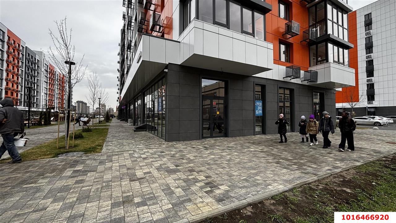 Фото №6: Торговое помещение 67&nbsp;м², 1/9&nbsp;эт. - Краснодар, Прикубанский внутригородской округ, мкр. жилой комплекс Друзья, ул. имени Генерала Брусилова, 28к3