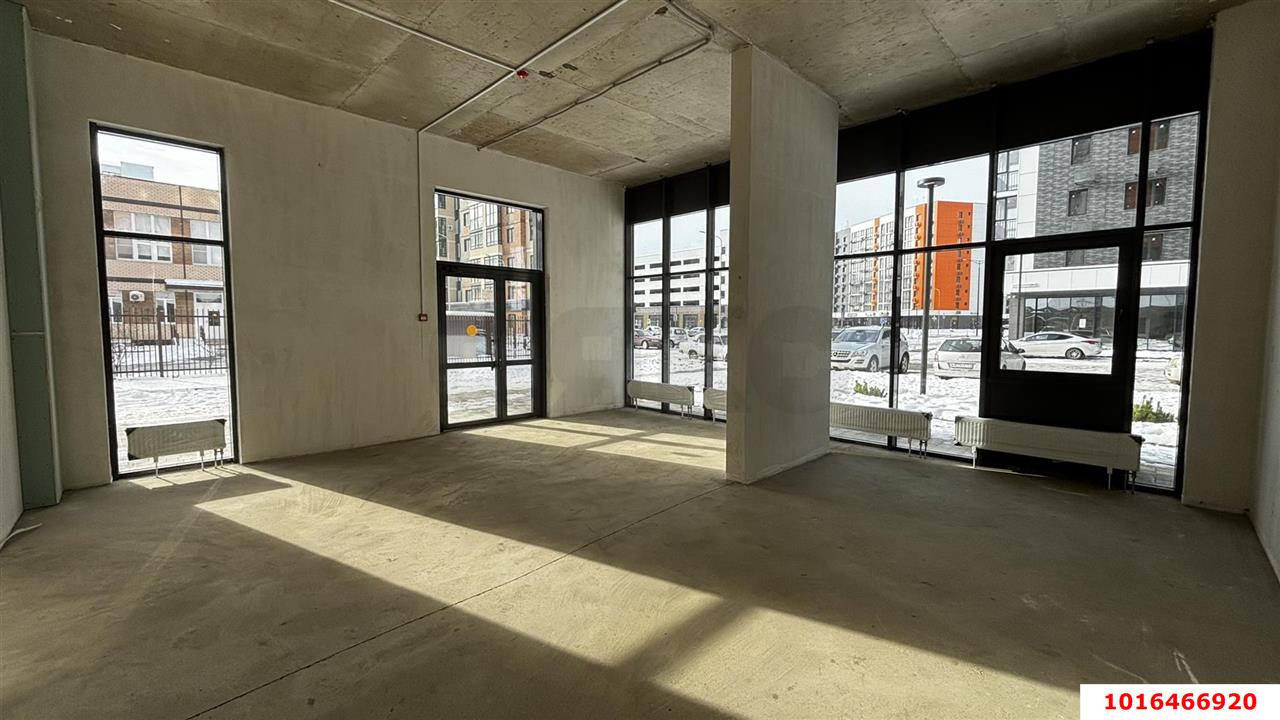 Фото №3: Торговое помещение 67&nbsp;м², 1/9&nbsp;эт. - Краснодар, Прикубанский внутригородской округ, мкр. жилой комплекс Друзья, ул. имени Генерала Брусилова, 28к3
