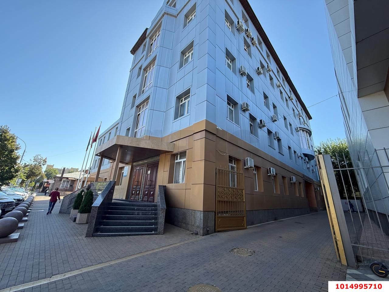 Фото №1: Торговое помещение 341&nbsp;м², 2&nbsp;эт. - Краснодар, Западный внутригородской округ, мкр. Центральный, ул. Ленина, 26