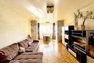 Фото №1: 3-комнатная квартира 82&nbsp;м², 12/12&nbsp;эт. - Сочи, мкр. Гагарина, ул. Красноармейская, 13Б