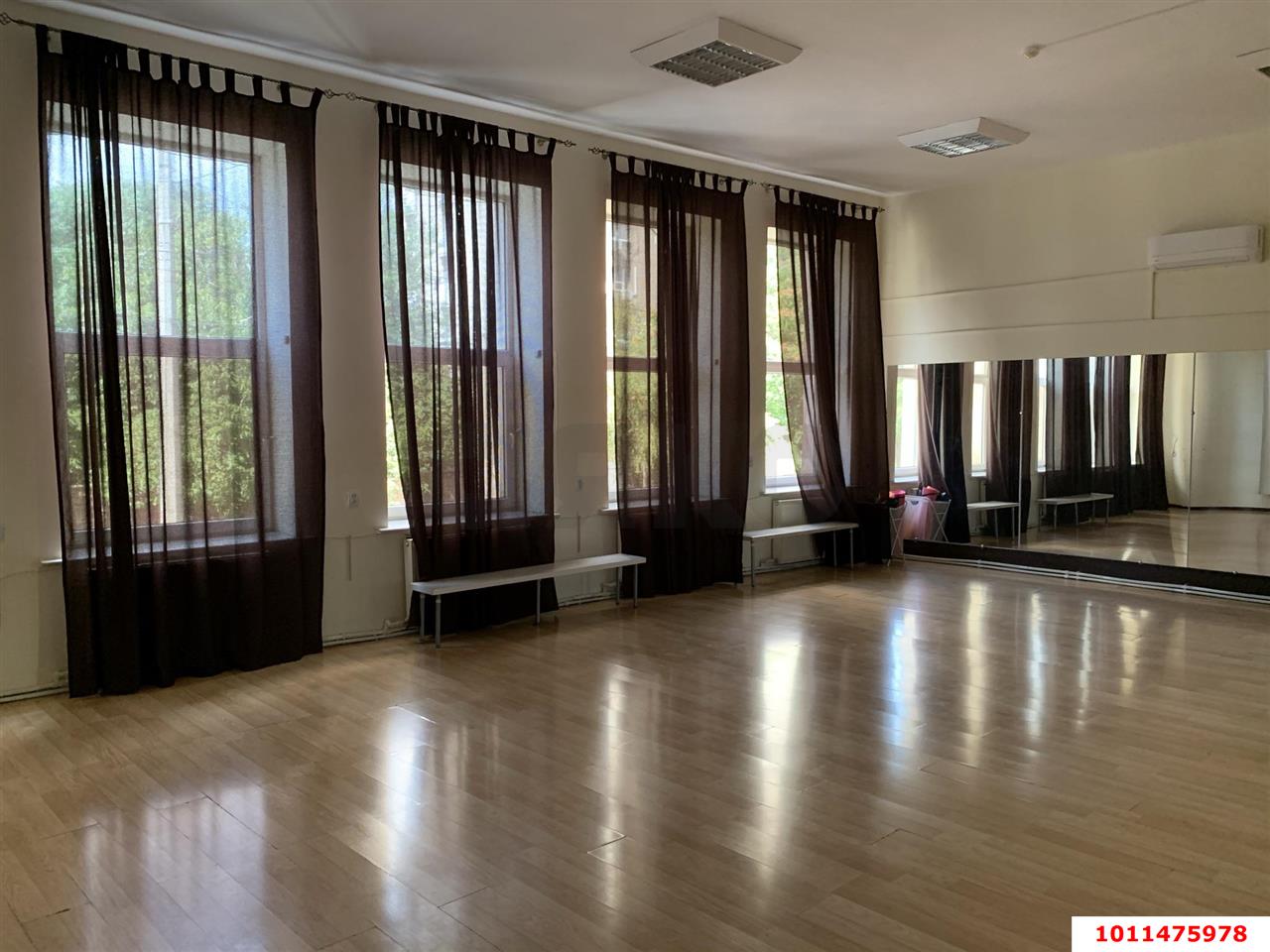 Фото №2: Торговое помещение 100&nbsp;м², 1/3&nbsp;эт. - Краснодар, Центральный внутригородской округ, мкр. Центральный, ул. Коммунаров, 64