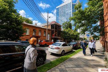 Фото №1: Торговое помещение 229 м², 1/3 эт. - Краснодар, мкр. Центральный, ул. Гимназическая, 79