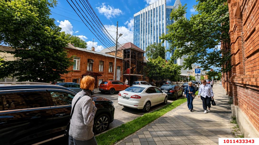 Фото №1: Торговое помещение 229&nbsp;м², 1/3&nbsp;эт. - Краснодар, Центральный внутригородской округ, мкр. Центральный, ул. Гимназическая, 79